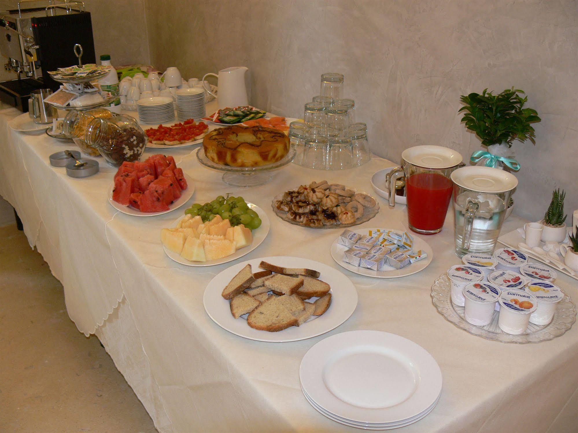 Relais Carlo V - Palazzo Storico Couette-café Gallipoli
