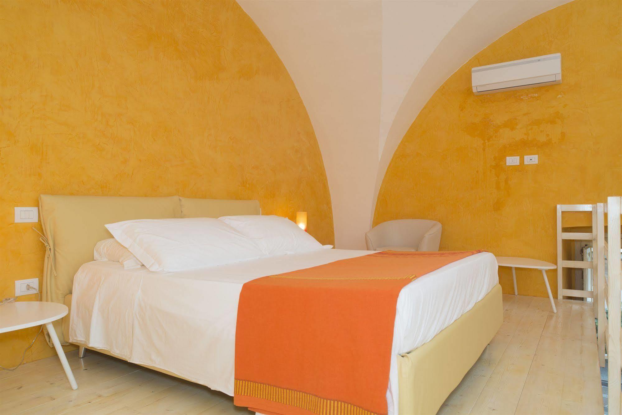 Relais Carlo V - Palazzo Storico 2*