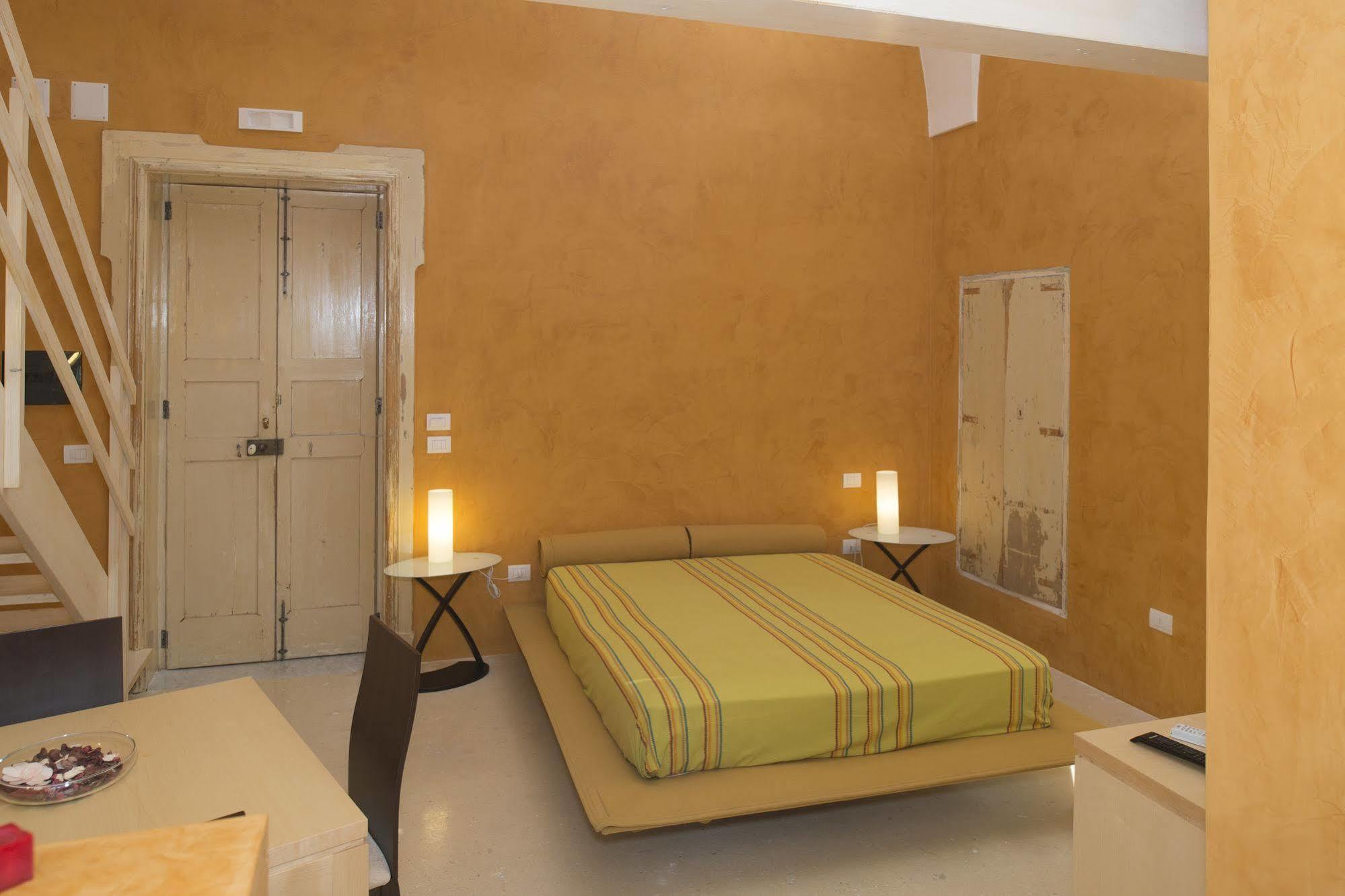 Relais Carlo V - Palazzo Storico 2*